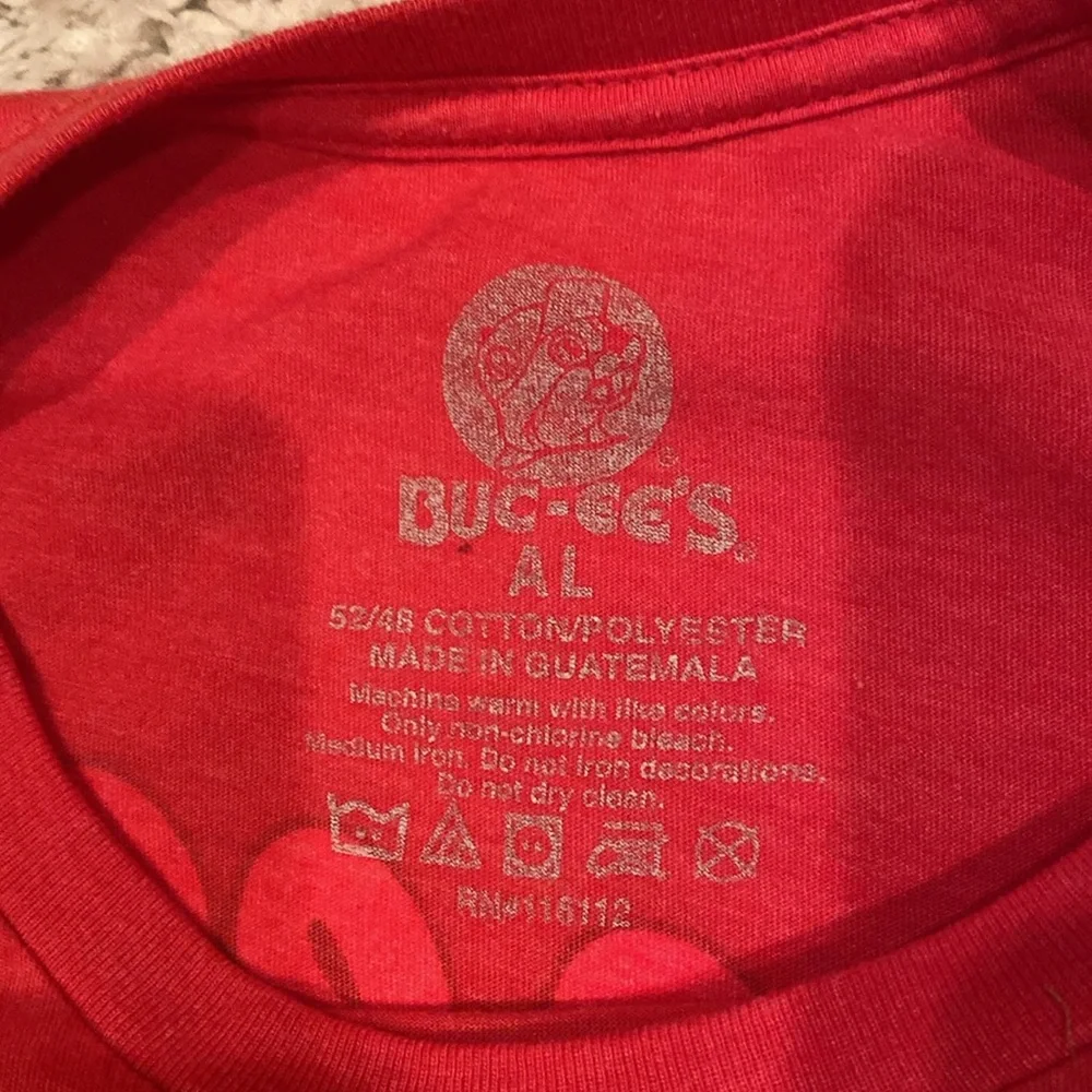 Buc-Ee’s re Tennessee T shirt, adult L, red with logo - Picture 2 of 4